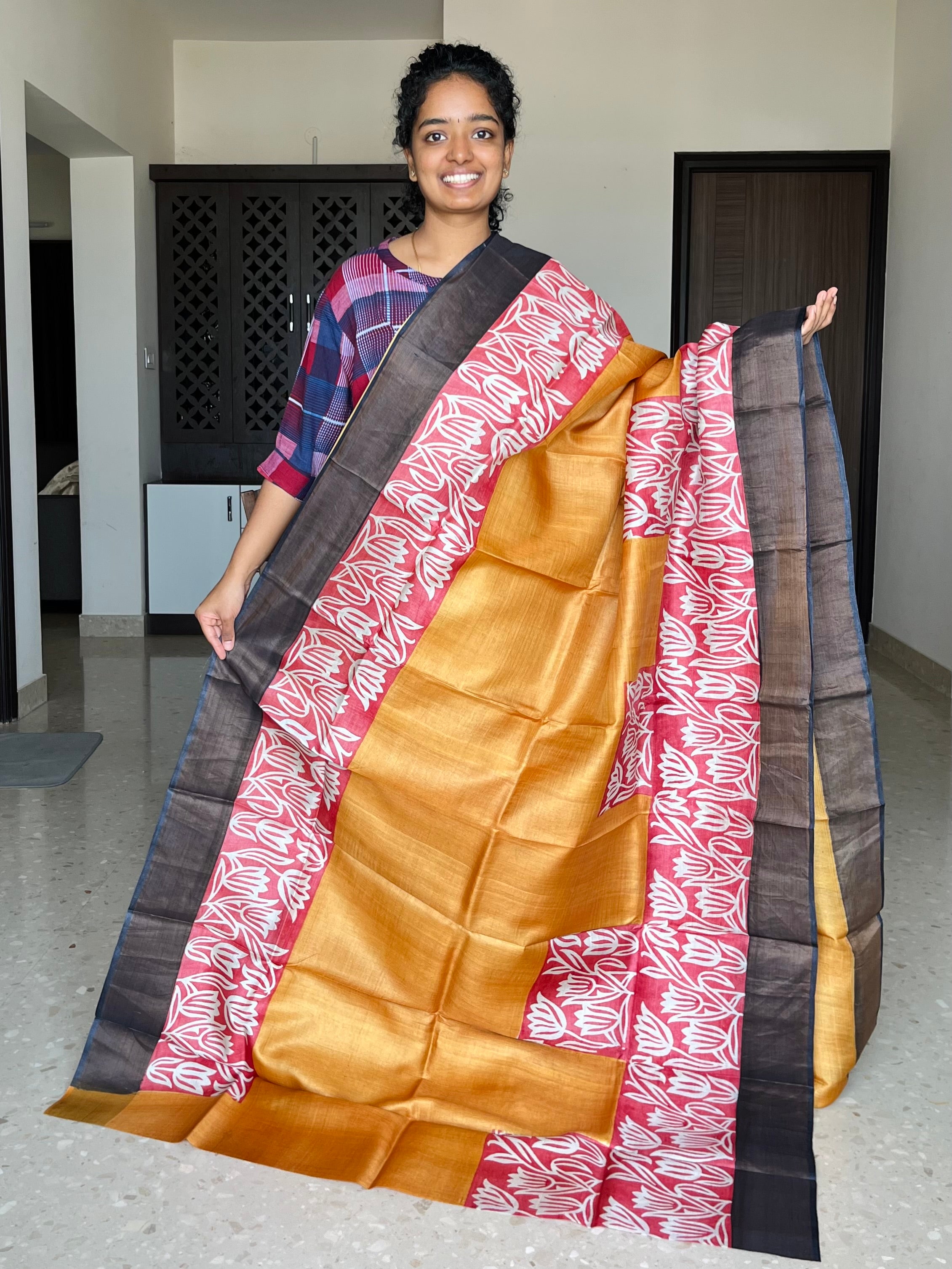 SIAZLOOM Black Bhagalpuri Tussar Silk Saree with Beige patterns towards  Borders. Grey zari border and Beige patterns on Pallu - Siaz Loom